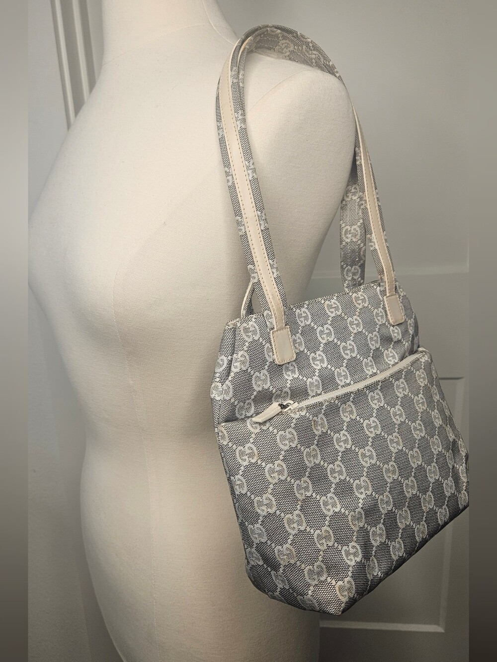 Authetic Gucci GG Canvas Tote Bag White Leather Trim Shoulder Bag Made in Italy